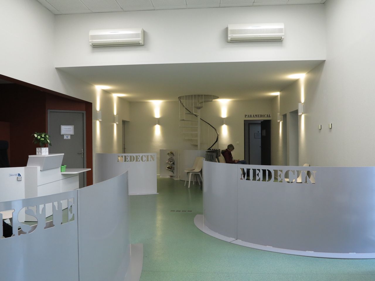 SALLE D'ATTENTE D'UN MÉDICAL ADK Architecture