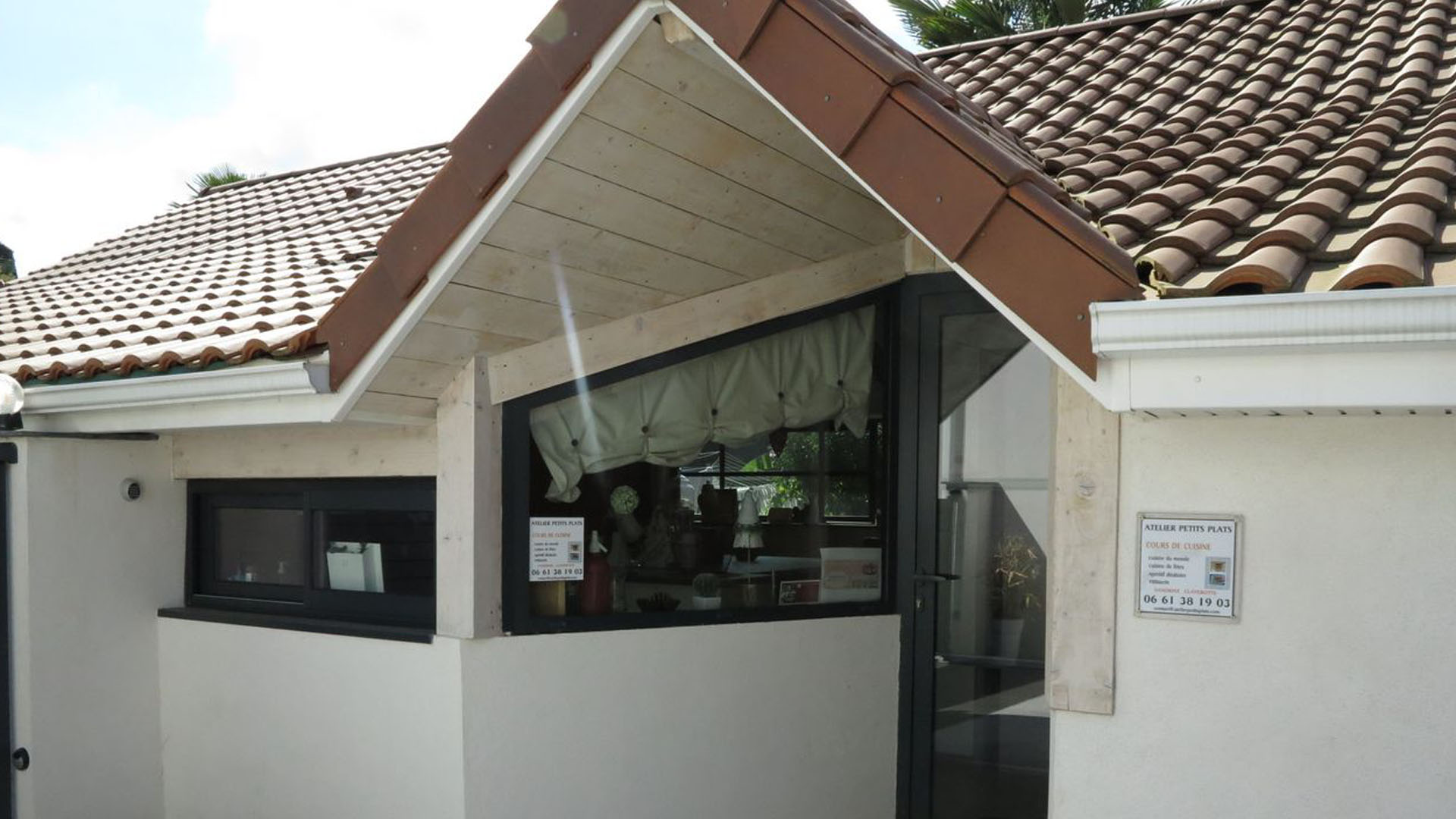 Transformation d’un atelier de menuiserie en atelier de cours de cuisine, adapté à l’accueil du public.