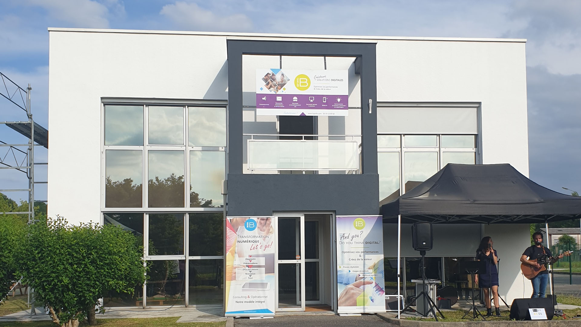 Aménagement de bureaux et espaces collaboratifs pour cette agence spécialisée en communication, informatique et e-learning.