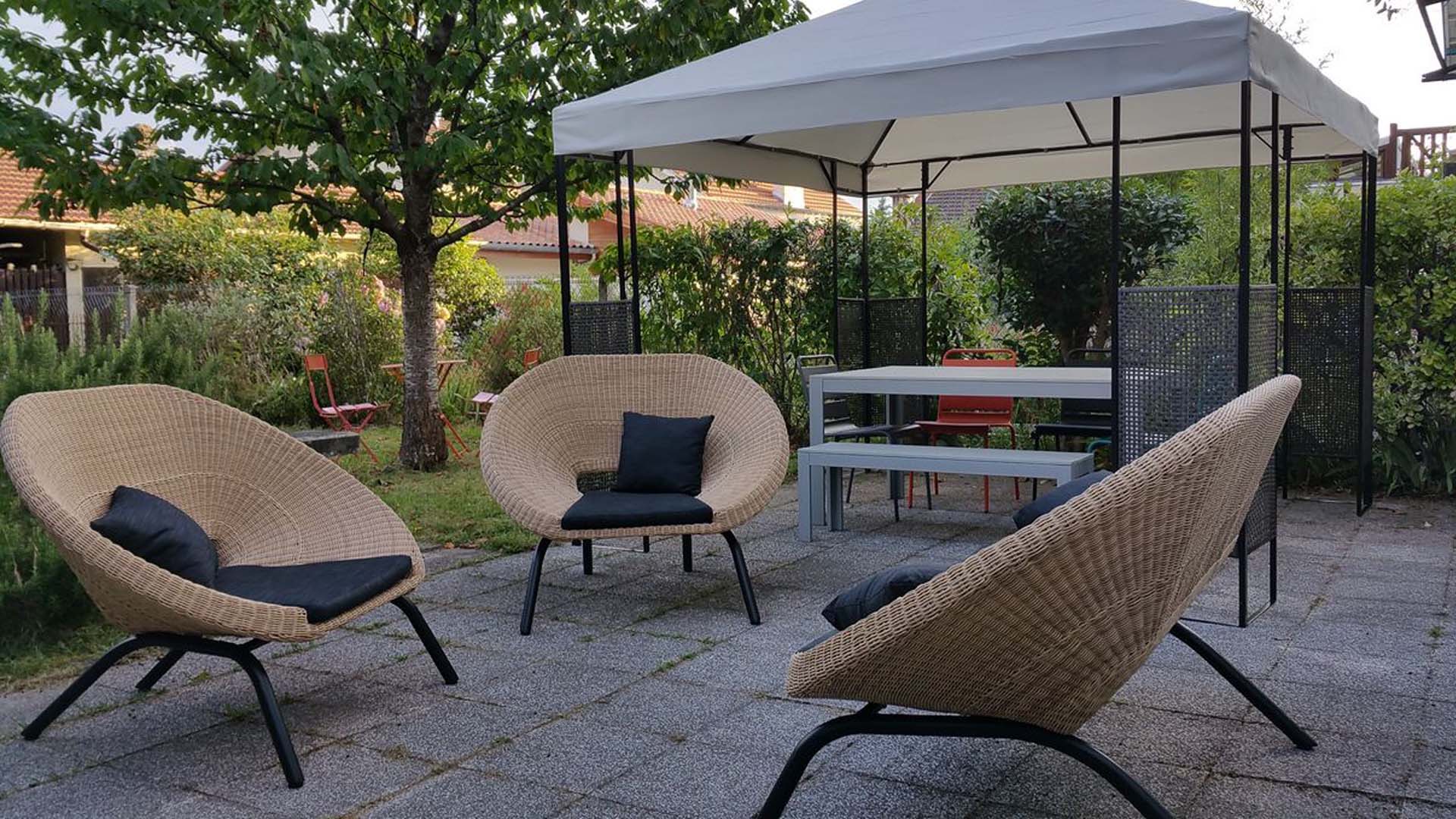 Décoration et équipement complet d'une maison de ville clé en main, coordonnés entièrement à distance.