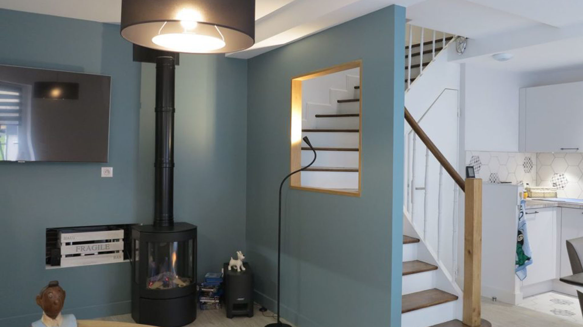 Rénovation d’une maison de ville avec création d’une suite parentale, d’une pièce de vie conviviale et d’espaces optimisés.