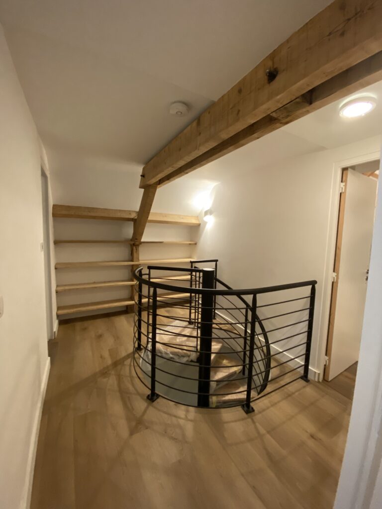 Nous révélons tout le potentiel de vos combles grâce à une conception sur mesure.